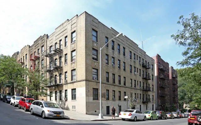 Fachada de 670 W 193rd St, Manhattan